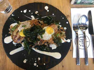 Common Table Salcedo