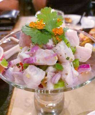 Common Table Salcedo