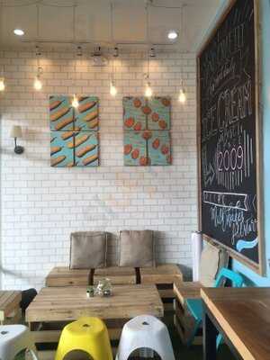 Starr' Famous Shake, Katipunan