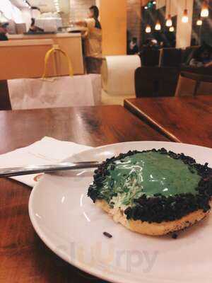 J.co Donuts & Coffee