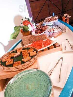 Alon Cafe & Bar Lounge