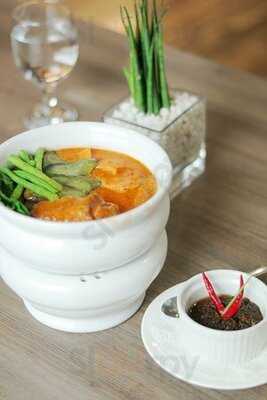 Millie's All-day Dining At Microtel Acropolis, Qc