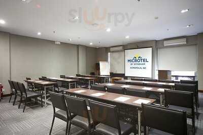 Millie's All-day Dining At Microtel Acropolis, Qc