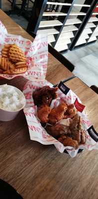 Buffalo's Wings N' Things South Triangle