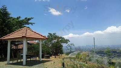 Perlie's Garden Restaurant