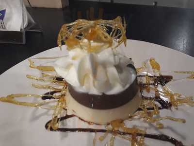 First 5 Sports Lounge & Cafe