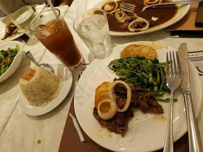 Qubiertos Grill & Restaurant