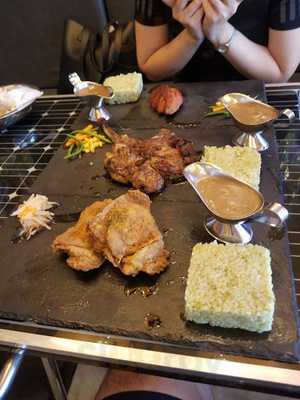 Megawatt Pizza & Steak