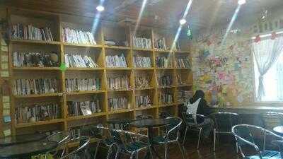 Book Cafe Under The Tree