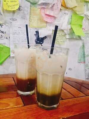 Book Cafe Under The Tree