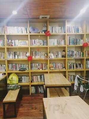 Book Cafe Under The Tree