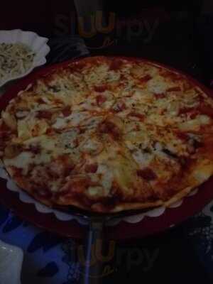 Three Crowns Bistro And Bar