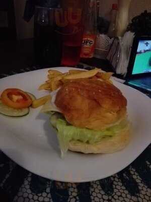 Three Crowns Bistro And Bar