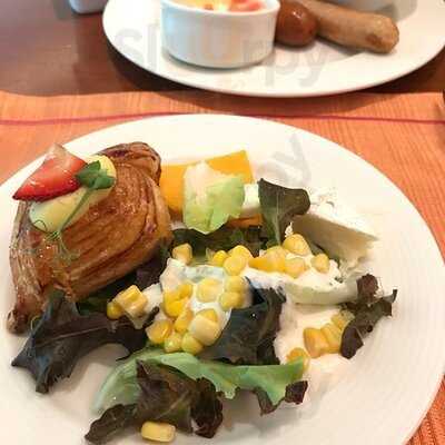 Dining At Makati Shangri-la Manila