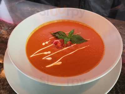 Movida Fashion Food + Club