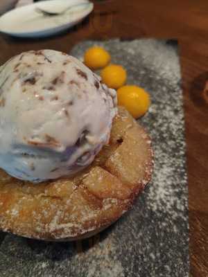 Movida Fashion Food + Club