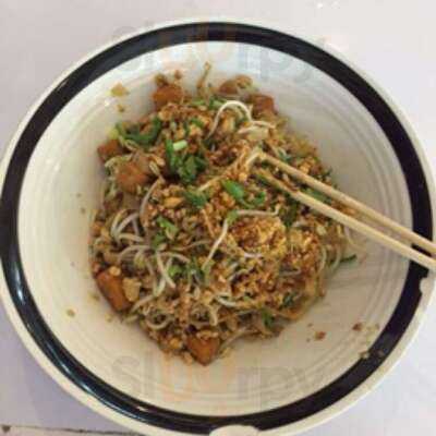 Sen Lek Thai Noodle