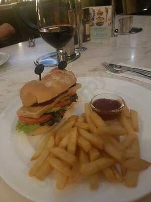 Lobby Lounge At Diamond Hotel