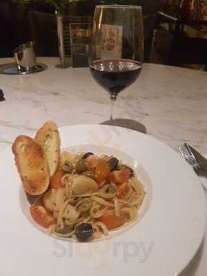 Lobby Lounge At Diamond Hotel