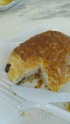 Mom & Tina's Bakery Cafe