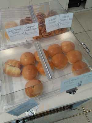 Mom & Tina's Bakery Cafe