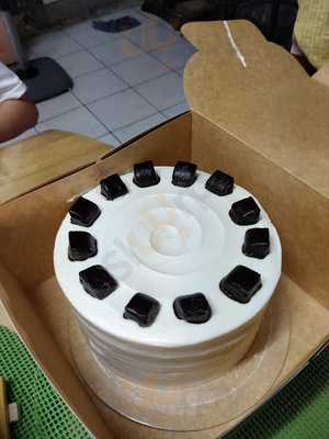 Mom & Tina's Bakery Cafe