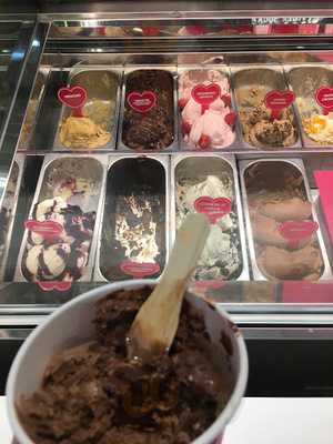 Caramia Cakes & Gelato