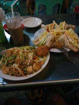 Erra's Vest Ramen Bar & Grill