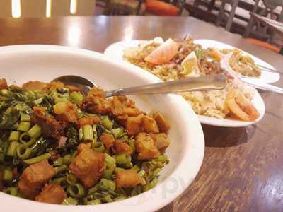 Mesa Filipino Moderne