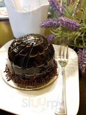 Mrs. Pepper's Bakery/cafe