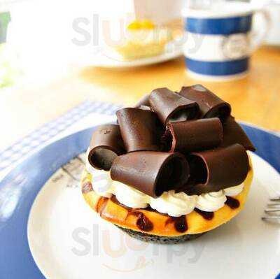 Mom And Tina's Bakery Cafe