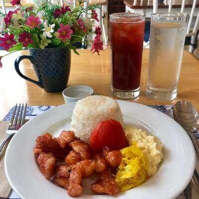 Mom And Tina's Bakery Cafe