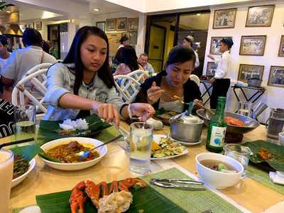 The Singing Cooks & Waiters