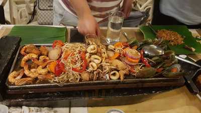 The Singing Cooks & Waiters