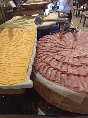 Minimalist Bar + Bistro