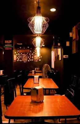 Sophie's Sausage Hauz