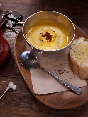 Ella And The Blackbirds