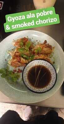 Esqinita Filipino Bar