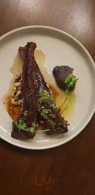 Esqinita Filipino Bar