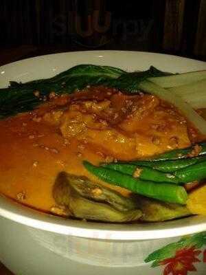 Tia Belle Pansit Malabon And Pichi-pichi