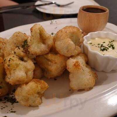 Poppins Bar And Restaurant