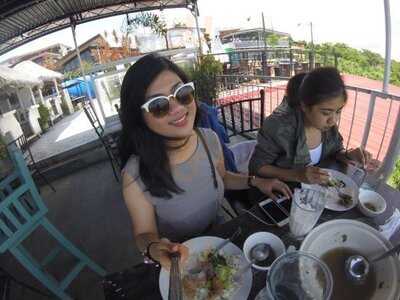 Gatbucks Bar And Grill