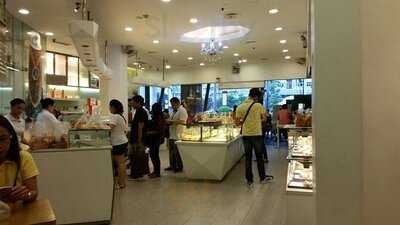 Bread Talk Transit Salcedo Village