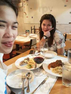 Delikatesse Dine & Wine