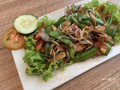 Chi Em Gai Vietnamese Restaurant