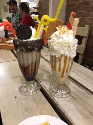 Mrs. Graham Macaron Cafe