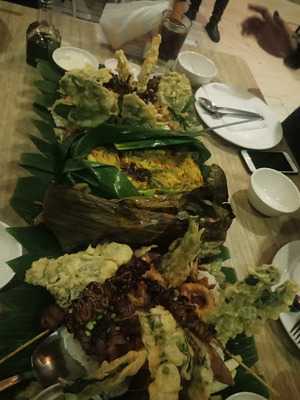 Dencio's Bar And Grill