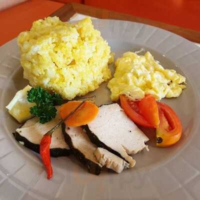 8tables Vegetarian Cafe