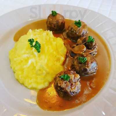 8tables Vegetarian Cafe