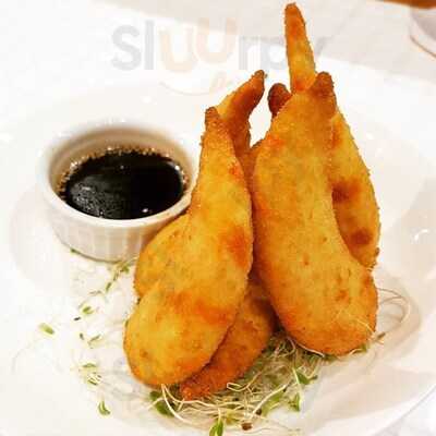 8tables Vegetarian Cafe